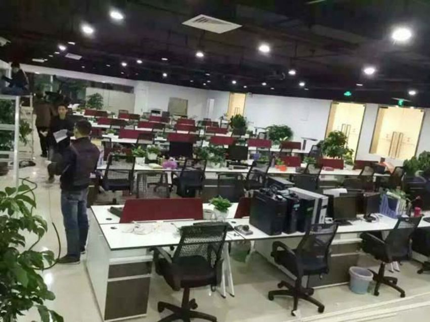 點擊查看詳細信息<br>標(biāo)題：屏風(fēng)辦公室系列 閱讀次數(shù)：1308